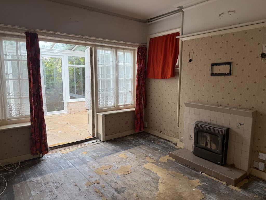 Lot: 113 - FOUR-BEDROOM DETACHED HOUSE ON PLOT OF 0.37 ACRES FOR IMPROVEMENT OR REDEVELOPMENT - Dining room with fireplace and view to conservatory